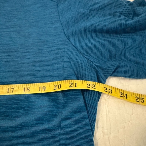 REI Short Sleeve Running Tee quick dry. Size Large. Blue - Picture 6 of 8